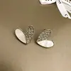 Brincos de Agulha Prata com Design de Coração Doce Cravejado de Diamantes, Requintados e Elegantes, Versáteis para o Dia a Dia, Brincos de Luxo Leve da Moda