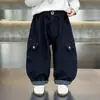 Jeans de Trabajo de Primavera y Otoño para Niños Pantalones Infantiles 2026 Nuevo Estilo Coreano Pantalones Deportivos Frescos y Elegantes para Niños de Otoño