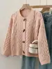 Novo Cardigã Vintage de Tricô Trançado Outono/Inverno 2026 para Mulheres, Gola Redonda, Botão de Chifre, Casaco de Suéter Macio e Grosso
