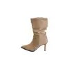 []2026 Otoño/Invierno Nueva Llegada Punta Fina Tacón de Aguja Alto Elegante Moda Francesa Gamuza Plisado Botas de Media Pantorrilla para Mujer