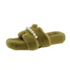 Pantuflas peludas estilo coreano para otoño e invierno para mujer, nuevo modelo 2026, pantuflas de felpa con cadena de perlas, moda, abiertas, slip-on