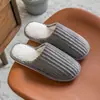 Chinelos de algodão masculinos outono e inverno interior casa antiderrapante lã quente pelúcia uso externo doméstico chinelos femininos de sola grossa inverno