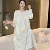 Bata de Noche sin Espalda Hueca de Seda de Hielo para Mujer, Primavera/Verano 2026 Pura Deseo Sexy con Espalda Descubierta de Encaje, Se Puede Usar Afuera como Ropa de Salón