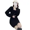 Nuevo estilo cuello en U estilo francés pequeño tejido diseño de otoño e invierno manga de farol moda ajustado elegante vestido tubo