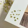 Populares Diamantes de Imitación Dorados con Circonita para Uñas, Tamaño Mini Pequeño, Diamantes de Imitación Irregulares Super Brillantes de Fondo Plano Color Amarillo, Decoraciones para Uñas que Iluminan