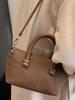 Bolso Cuadrado Pequeño de Moda para Llevar en la Mano para Mujer 2025 Verano Nuevo Moderno Simple Bolso de Hombro Nicho Moderno Casual Bandolera