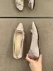Primeiro Encontro com a Brisa Suave do Outono: Sapatos Elegantes e Delicados de Salto Baixo, Novos Sapatos de Cetim Estilo Fada para Outono, Sapatos Franceses Femininos para o Trabalho