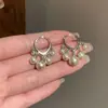 Brincos de Franja com Pérolas de Design Exclusivo para Mulheres, Brincos Elegantes com um Toque de Luxo Leve e de Alta Qualidade, Acessórios de Orelha Simples, Modernos e Versáteis