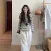 Cubierta protectora solar de Tencel fina y holgada para principios de otoño de 2026 para mujer, casual y a la moda, camiseta de manga larga a rayas sutilmente elegante