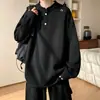 Patrón de escamas de dragón, sudadera con cuello Henley, sudadera bordada para hombre de otoño, corte holgado, capa interior retro, estilo streetwear americano, sin capucha, polo