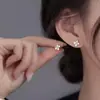 Conjunto de Brincos Studs de Prata 925 Trevo de Quatro Folhas Studs para Cartilagem da Orelha Nicho High-End Vendedor Quente de Ano Novo Brincos Versáteis para Outono e Inverno