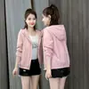Chaqueta Nueva de Mujer Primavera/Otoño 2026, Ropa de Abrigo, Con Capucha, Versátil, Corte Holgado, Impermeable, Estilo Coreano, Moderna, Tallas Grandes