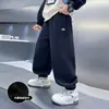 Pantalones de Chándal para Niños Forrados de Polar Polar Integrado 2025 Nuevos Pantalones para Niños Estilo Otoño e Invierno para Niños Mayores Pantalones Jogger Engrosados