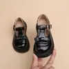 Novos Sapatos Individuais Retrô para Meninas da Primavera e Outono Sapatos Versáteis de Couro para Bebês Sapatos de Princesa para Crianças Pequenas Sola Macia Sapatos Loafer Antiderrapantes