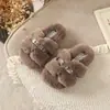 Novas Pantufas Peludas para Meninas Outono/Inverno 2026, Modernas para Usar ao Ar Livre, Fivela de Metal, Confortáveis e Quentes, Pantufas de Algodão para Bebê