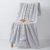 Toalha de flanela coral absorve água, não solta fiapos, é macia e espessa, não contém agentes fluorescentes, conjunto de toalhas de banho de cordeiro de desenho animado com padrão de nuvem