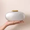 2026 Nova Bolsa Transversal de Ombro Único Europeia e Americana Formato Irregular Bolsa de Concha Acrílica Elegante Bolsa de Embreagem para Casamento e Banquete