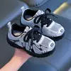 Sapatos versáteis para caminhada ao ar livre para crianças, nova coleção primavera 2026, cabedal de couro para meninas, respirável, estilo coreano, e sapatos para meninos