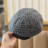 Boina Versátil Xadrez Preto e Branco para Outono e Inverno para Mulheres, Chapéu Octogonal Afina o Rosto, Chapéu Dianteiro Estilo Coreano para Cabeça Grande
