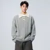 Polo retro estilo americano con un look sofisticado, con diseño de solapa y un suéter de punto de imitación de dos piezas, adecuado tanto para hombres como para mujeres, perfecto para un estilo relajado de otoño e invierno.
