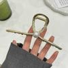 Abraza la Ternura ~ Pinza para el Cabello de Metal con Perlas Estilo Francés Modelo Nuevo 2024 con un Toque de Lujo, Elegante Pinza de Tiburón para Primavera
