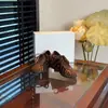 Zapatos de entrenamiento casuales retro ligeros para mujer Gu Yun con aumento de altura interior, nuevo estilo otoño 2026, planos cómodos de suela blanda