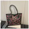Bolsa de Mão com Textura de Grande Capacidade Estilo Europeu e Americano Simples para o Dia a Dia 2026 Nova Elegante Estampa de Cereja Bolsa de Ombro Tote para Mulheres