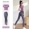 Traje de yoga de manga corta personalizado, nuevo, de secado rápido, top deportivo ajustado para mujer con cinturón y almohadilla para el pecho.