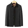 Novo casaco casual de negócios outono/inverno masculino com acolchoamento de algodão, recheio de lã e seda de amoreira, com gola de lapela, oferecendo calor leve e proteção contra o frio.