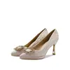 8026-5 Tacones de aguja vintage color borgoña con satén fruncido, hebilla cuadrada de diamantes brillantes, punta fina, cómodos para uso prolongado, zapatos de fiesta