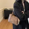 Bolsa Tote para Faculdade com Alça de Ombro para Mulheres, Nova Tendência da Moda Outono, Versátil, Design de Nicho 2025