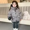 Roupas de Inverno de Algodão para Meninas 2025 Nova Roupa Externa de Algodão Floral Espessa Estilo Floresta para Crianças Jaqueta de Algodão Pato para Bebê