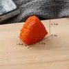 Llavero de Sushi Comida Simulada Llavero de Bola de Arroz Triangular Colgante de Bolsa de Arroz con Huevas de Pescado y Algas Estilo Japonés