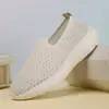 Novos Slip-Ons Transfronteiriços, Sapatos Casuais Femininos de Primavera e Outono, Sapatos de Mãe, Sapatos Baixos Planos para Caminhada