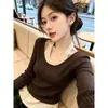 Top de punto estilo coreano con bloques de color, falso dos piezas, cuello halter, cuello en U para mujer, nuevo diseño de nicho para principios de otoño, top rejuvenecedor y adelgazante A13525