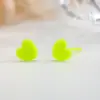 Brincos pequenos de trevo de quatro folhas em material de PC, cores de bala, estilo doce, brincos básicos simples para estudantes, atacado