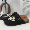 Nuevas Elegantes Cadena de Perlas Mariposa Dorada Slip-On Dulces Frescas Zuecos Planos para Mujer Zapatos Birkenstock