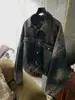 Yuran 26 Nova Coleção Primavera/Verão Jaqueta Jeans Tecida em Cor com Lavagem à Areia, Fio Siro Turco, Corte Slim
