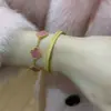 Pulsera de Oro con Diamantes Completos Pulsera de Cinco Flores Rosa para la Riqueza y Flor de Durazno Nuevo Estilo Chino Temperamento Exquisito Regalo para Novia