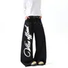 Jeans de calle estilo americano ligeros con estampado de graffiti de alas y costuras de contraste, pantalones de algodón unisex de pierna ancha curvada multibolsillos hasta el suelo