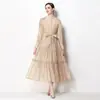 Vestido de Primavera/Verão 2026 Novo Estilo Europeu e Americano com Gola Alta, Manga Longa, Cintura Marcada por Cordão, Bordado Pesado e Pedrarias, com um Toque de Luxo Leve e de Alta Qualidade