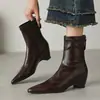 Adelgazantes y delicadas, con aumento interno de altura, punta fina, botines de tacón medio, botas cortas de moda para mujer, nueva colección Otoño e Invierno 2026