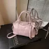 Bolsa Boston PU Retrô Feminina 2025 Nova Versátil para o Dia a Dia Bolsa de Ombro Único Transversal Pequena Quadrada Bolsa Almofada Portátil