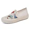 Sapatos Casuais Femininos de Tecido com Borboleta 2025 Primavera e Verão Novos Sapatos Slip-On de Solado Grosso Moda Feminina Versáteis Sapatos de Pescador Preguiçosos