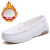 Zapatos de enfermera de piel de vaca para mujer Primavera y Otoño nueva moda combinable zapatos de enfermera con cámara de aire forrados de vellón talla grande blancos zapatos de trabajo de hospital