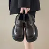 Sapatos femininos de couro com sola grossa estilo Hong Kong 2026 primavera couro genuíno retrô estilo britânico que aumentam a altura mocassins JK sapatos de calçar