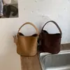Bolso pequeño súper popular para mujer, nuevo modelo de verano 2026, bolso tipo cubo de hombro y cruzado de alta gama para el día a día