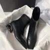 2026 Botas de Moda Elegantes Cuadradas Tacón Grueso Cierre Trasero Tacón Medio Temperamento Elegante Corte Talón Irregular Moda Estilizadas