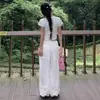 Top de encaje calado estilo americano dulce y picante para mujer Diseño favorecedor Verano 2025 Nuevo Camiseta de manga corta para el hombro derecho