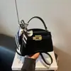 Bolso Pequeño Mate Vintage para Mujer Modelo Nuevo 2026, Bolso de Hombro Cruzado, Bolso Cubo Súper Elegante Más Vendido